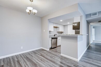 327 W Hufsmith Rd unit 401, Tomball, TX 77375 - photo 5