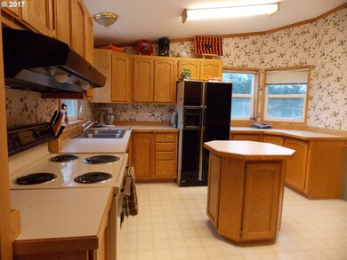 20323 Hwy 42, Myrtle Point, OR 97458 - photo 7