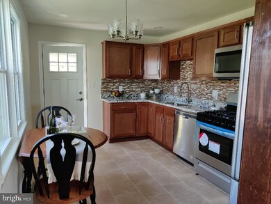 802 S Woodlynn Rd, Essex, MD 21221 - photo 4