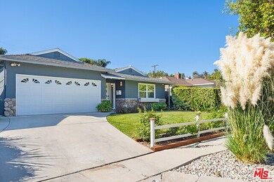 21208 Martinez St, Woodland Hills, CA 91364 - photo 5