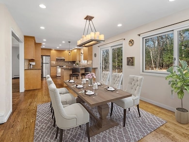 27 Curve St, Sherborn, MA 01770 - photo 4