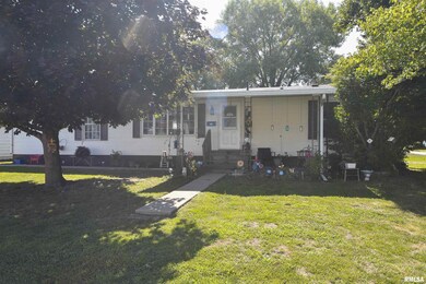 1539 Delavan St, Lincoln, IL 62656 - photo 2