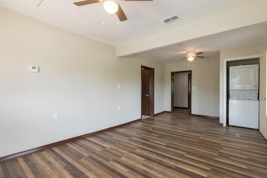 203 Park St unit B, Cleburne, TX 76031 - photo 3