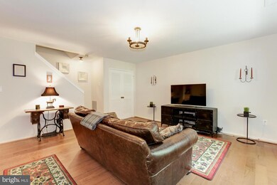 10904 Whiterim Dr, Potomac, MD 20854 - photo 5
