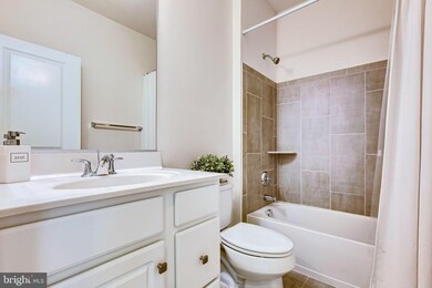 42281 Lancaster Woods Square, Chantilly, VA 20152 - photo 7