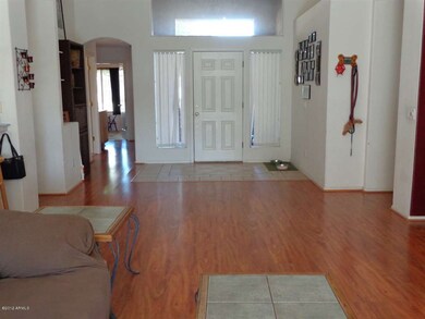 Laminate flooring lookIng to entry