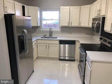 511 Peacock Dr, Hyattsville, MD 20785 - photo 2