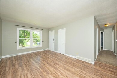 421 E Marion St, Des Moines, IA 50315 - photo 3