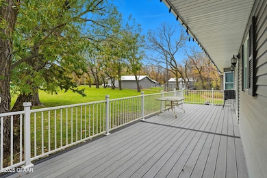 518 Fair Ave, Devils Lake, ND 58301 - photo 4