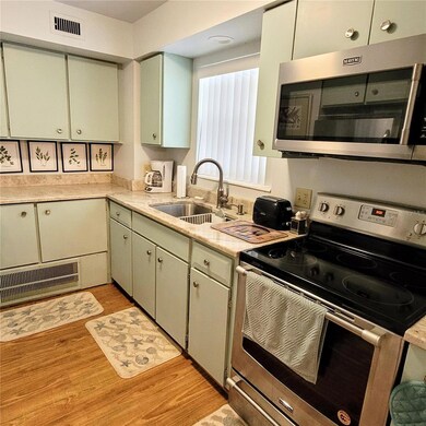 3900 Roxane Blvd unit 10B, Sarasota, FL 34235 - photo 4