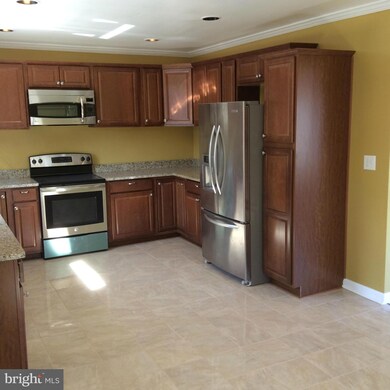 921 Ray Rd, Hyattsville, MD 20783 - photo 5