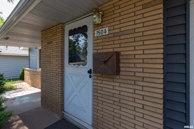 1504 Broadview Dr, Bettendorf, IA 52722 - photo 3