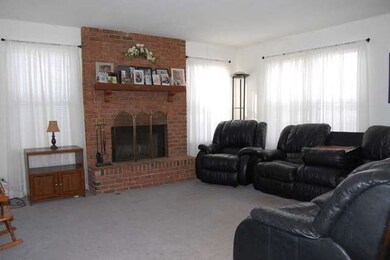 1226 Mayfair Dr, Carpentersville, IL 60110 - photo 5