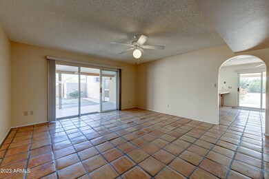 006_Family Room