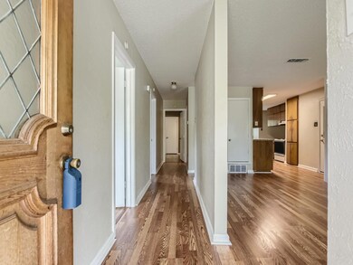 467 Arwine Dr, Hurst, TX 76053 - photo 3