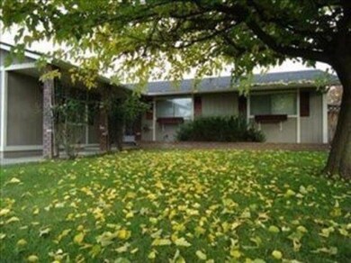 250 Grandview Ln, Grants Pass, OR 97527 - photo 2