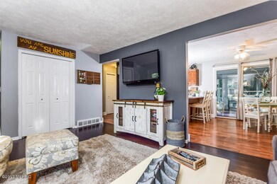 005-Living_Room-4831712-small