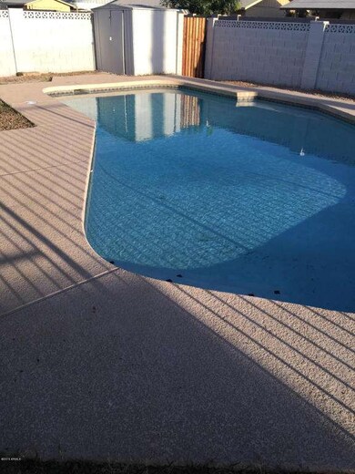 Pool No Fence