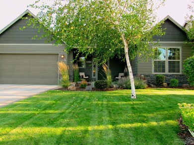 1524 NW Teakwood Ln, Redmond, OR 97756 - photo 2