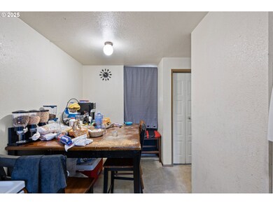 1194 R St, Springfield, OR 97477 - photo 6