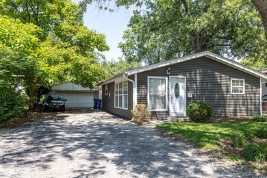 614 Santa fe Ave, Carpentersville, IL 60110 - photo 2