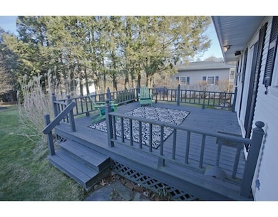 8 Nicholls Dr, Holyoke, MA 01040 - photo 4