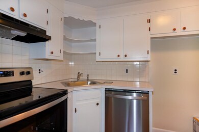 10 Hallmark Gardens unit 1, Burlington, MA 01803 - photo 3