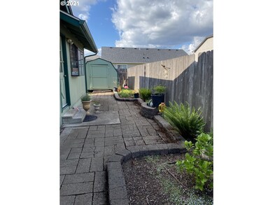 3665 Plumtree Dr, Eugene, OR 97402 - photo 4