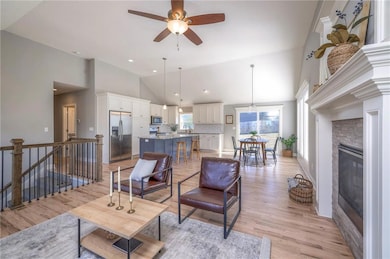 425 Spring Branch Dr, Raymore, MO 64083 - photo 4