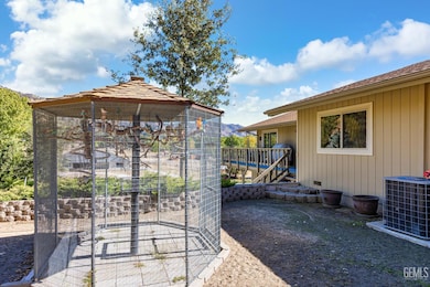 24301 Silver Creek Way, Tehachapi, CA 93561 - photo 3