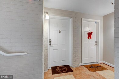 4081 S Four Mile Run Dr unit 301, Arlington, VA 22204 - photo 4