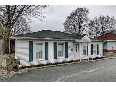 95 Thomas St, Woonsocket, RI 02895 - photo 2