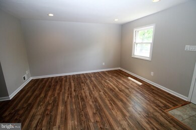 12137 Dove Cir, Laurel, MD 20708 - photo 5