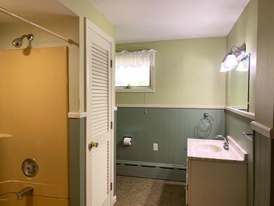 1ST FLOOR BATHROOM