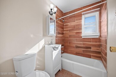 175 Buckelew Ave unit BLDG 2 APT 14, Jamesburg, NJ 08831 - photo 6