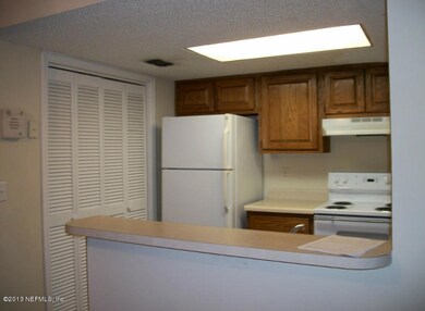 7633 Melissa Ct N, Jacksonville, FL 32210 - photo 3