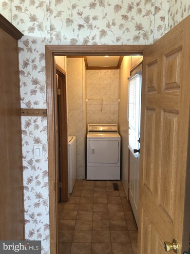 69 Centre St, Reading, PA 19605 - photo 4