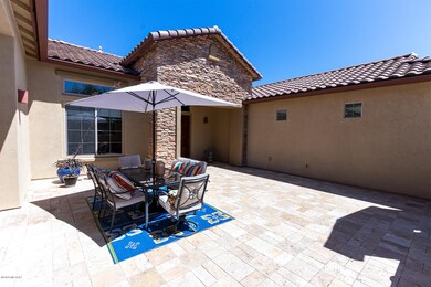 Picture-Perfect living - courtyard!