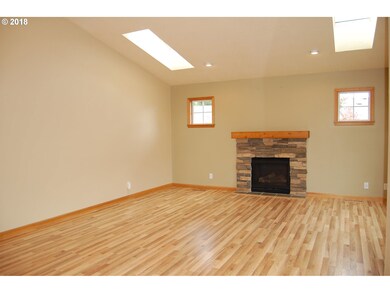 2613 Benson Ln, Eugene, OR 97408 - photo 3