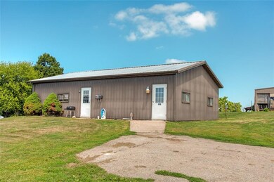 4486 S 9th Ave E, Newton, IA 50208 - photo 5