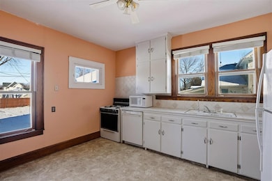 626 E Washington St, Washington, IA 52353 - photo 6