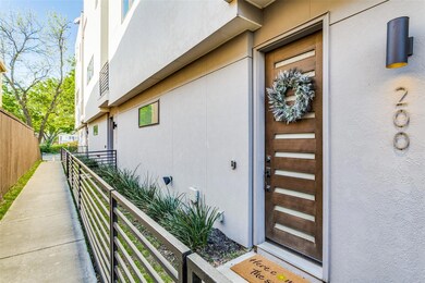 5914 Lindell Ave unit 200, Dallas, TX 75206 - photo 2