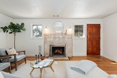 Living room/fireplace