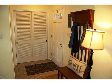 Entry/Foyer.