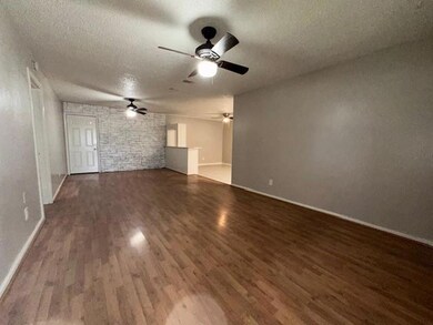 811 Poindexter Ave, Cleburne, TX 76033 - photo 3