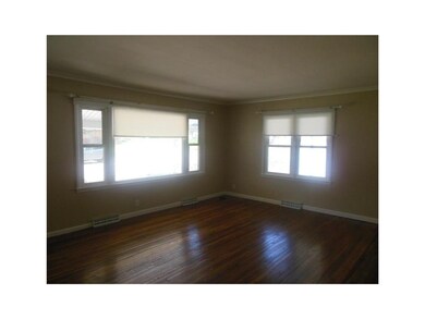 Living Room. Hardwood floors