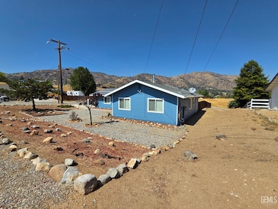 22201 Mccarthy Dr, Tehachapi, CA 93561 - photo 3