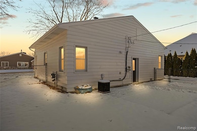 65 Algansee Dr, Troy, MI 48083 - photo 2