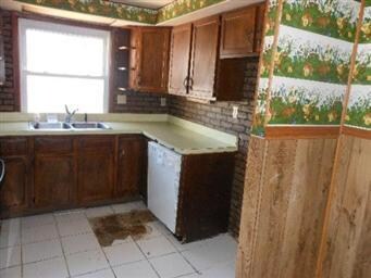 210 Amarillo Dr, Carpentersville, IL 60110 - photo 5