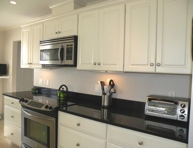 Kitchen - under cabinet lighting